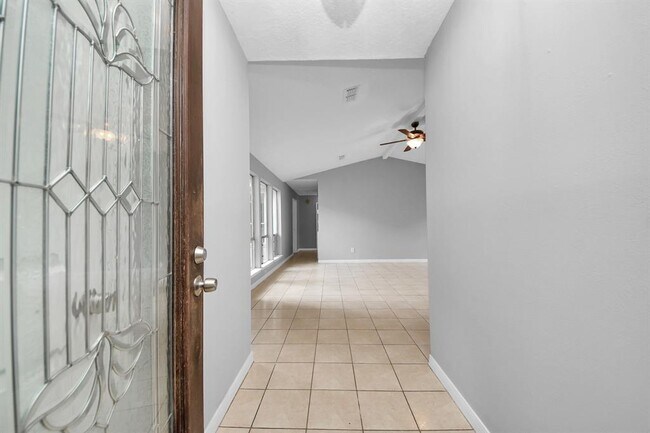 Building Photo - 2622 Heather Knoll Dr