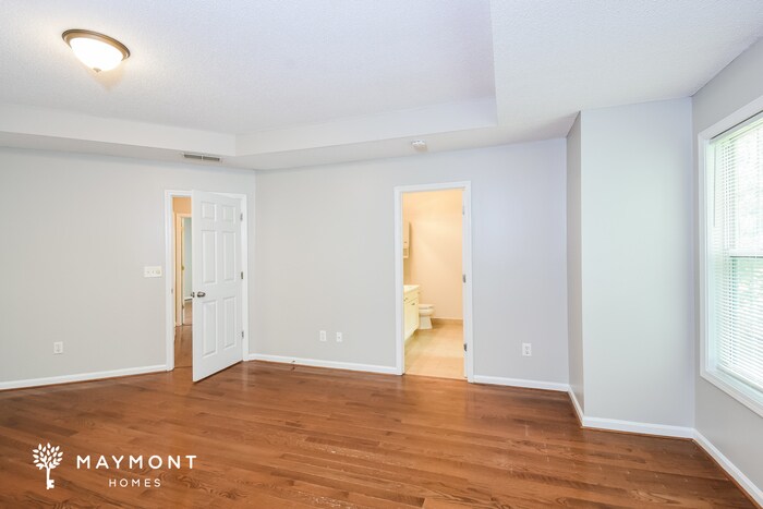 Building Photo - 5963 Seven Oaks Dr