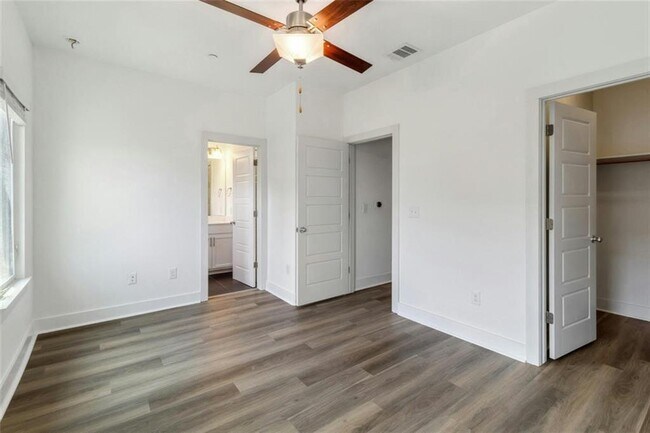 Building Photo - 7205 Bassett Ct
