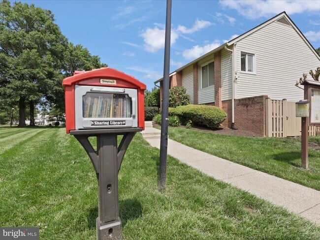 Building Photo - 1518 Summerset Pl