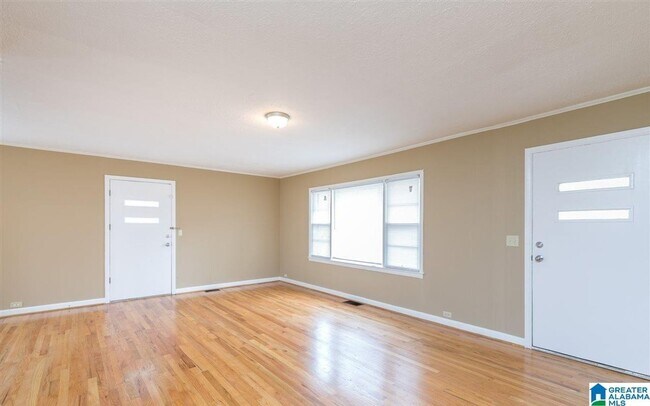 Building Photo - 3 Bed 2 Bath Home in Forestdale