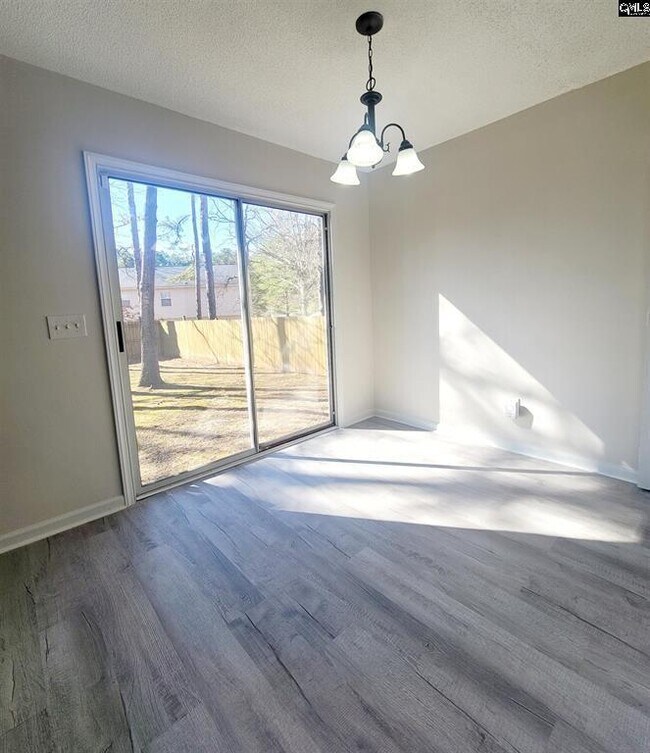 Building Photo - Freshly Remodeled Home near YMCA