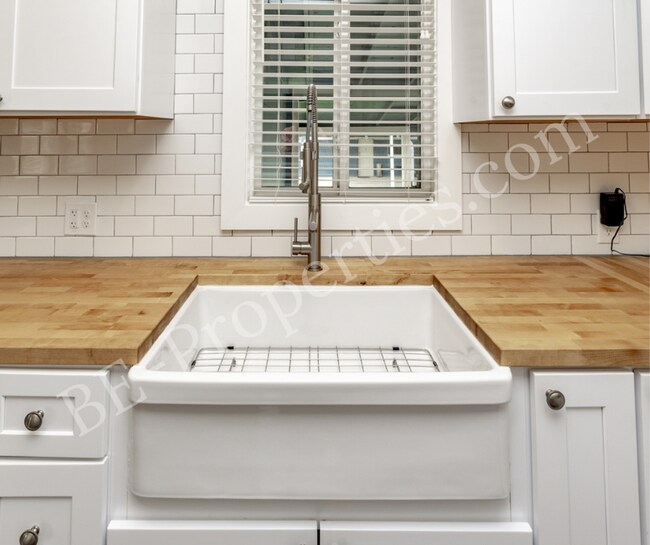 Building Photo - Renovated Tacoma Home