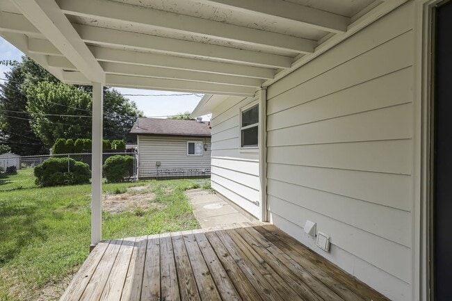 Building Photo - Cozy Ranch Home 30 Night Min Quiet Reynoldsburg