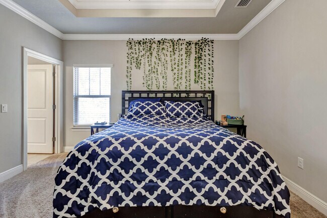 Building Photo - 2387 Belmont Dr