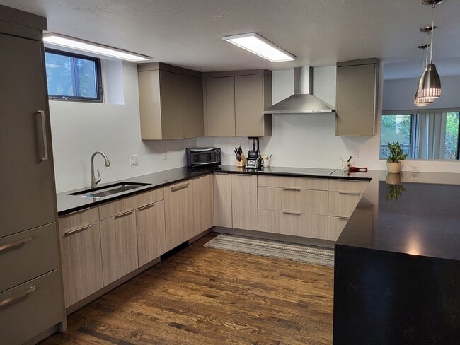 Primary Photo - 125 Perkins St