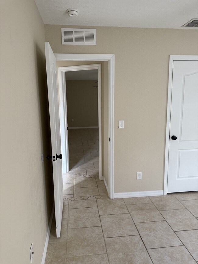 Building Photo - 509 Brightwood Ave