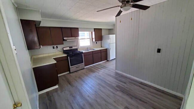 Primary Photo - 2820 Kennedy Dr