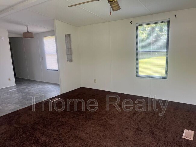 Building Photo - 164 Matts Ln