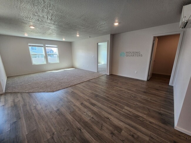 Building Photo - 1808 E Boskoop St