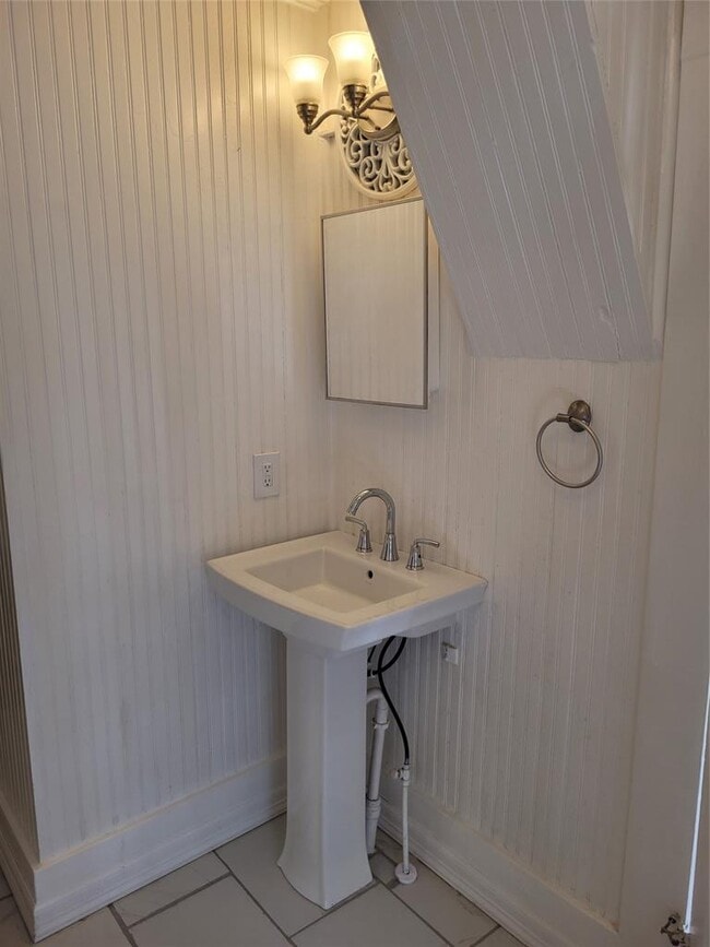 Building Photo - 403 Fawcett St