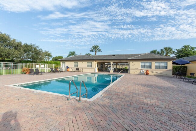 Building Photo - 2040 Greenview Shores Blvd