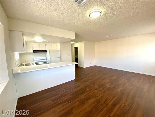 Building Photo - 2 Bed 2 Bth condo unit close to UNLV-***2 WEEKS FREE***