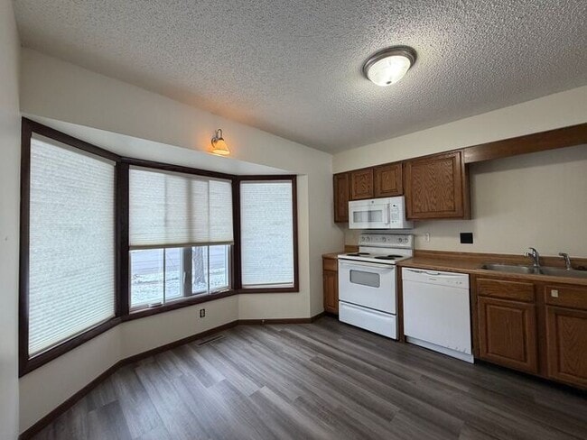 Building Photo - $1,400 | 3 Bedroom, 2 Bathroom House | Pets Negotiable* | Available for an Immediate Move In!