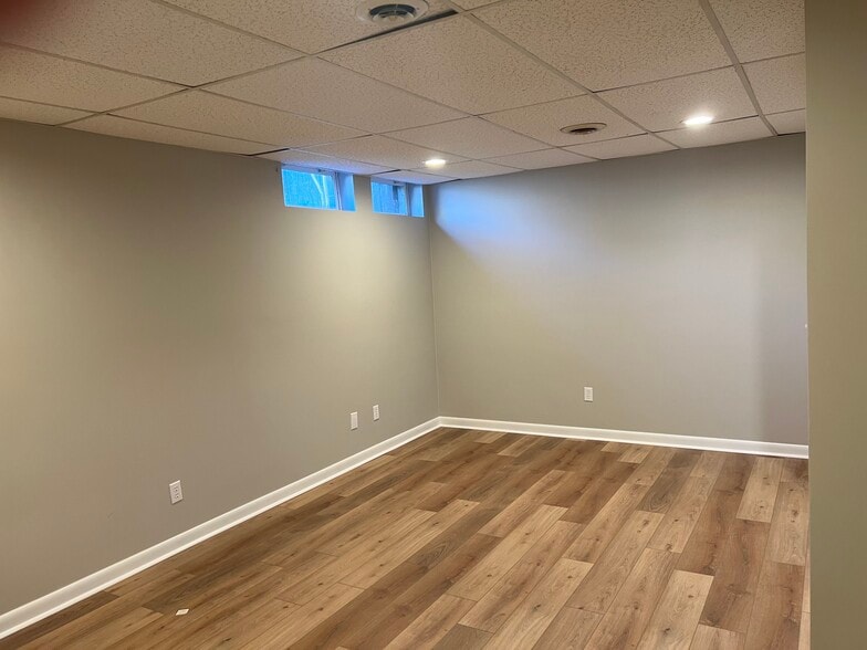 Building Photo - 2002 Lynn Gay Cir