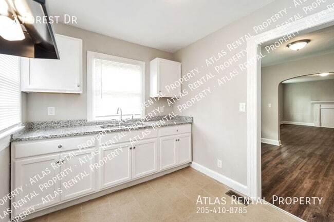 Building Photo - 2 Forest Dr