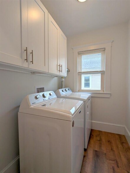 Building Photo - 32 Trowbridge St