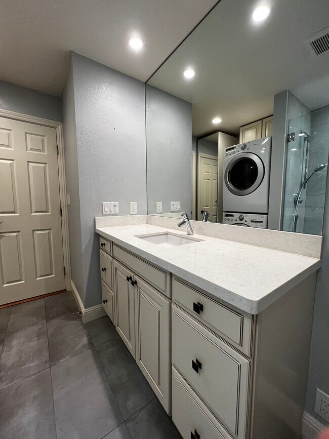 Building Photo - 580 Vista Ave