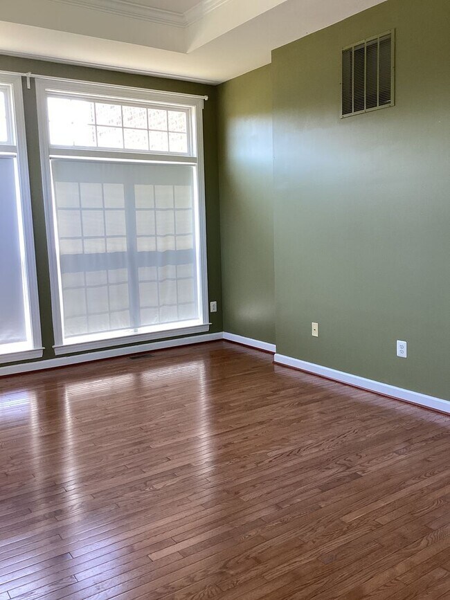Building Photo - House in Country Club Estates