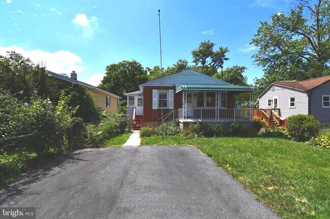 Building Photo - 1005 Woodsdale Rd