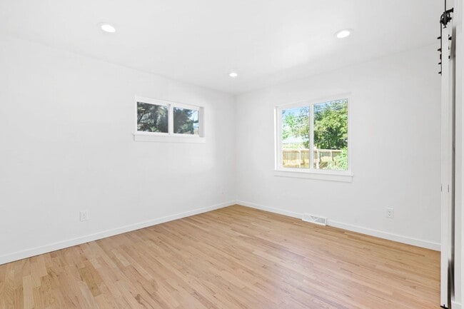Building Photo - Incredible 4 bedroom Home in Southeast Denver
