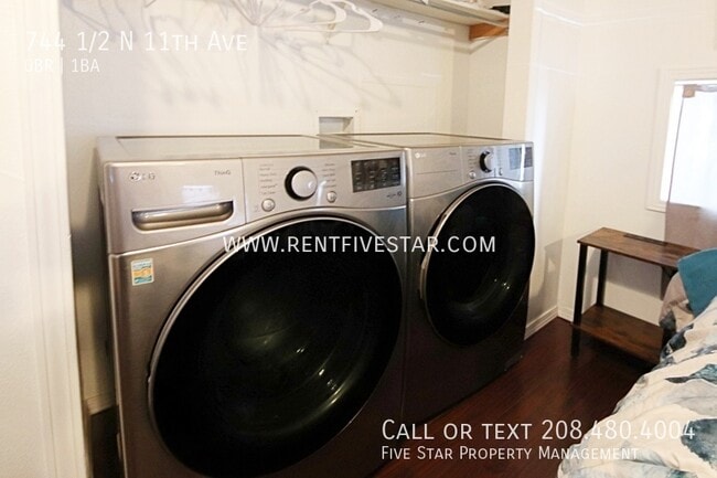 Building Photo - 744 1/2 N 11th Ave-