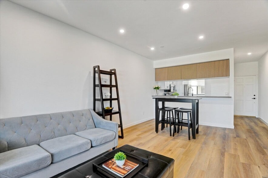 Building Photo - 555 Maine Ave