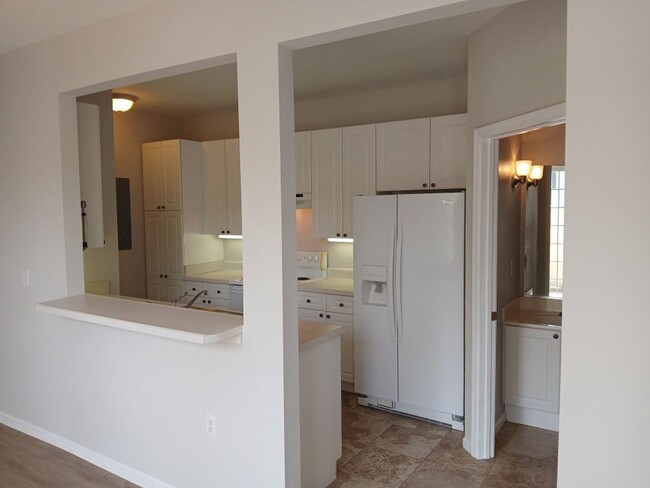 Building Photo - 5821 Ludington Dr