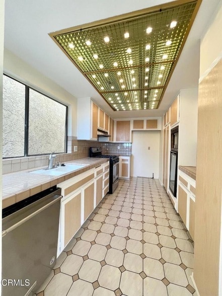 Building Photo - 127 Seaspray Way