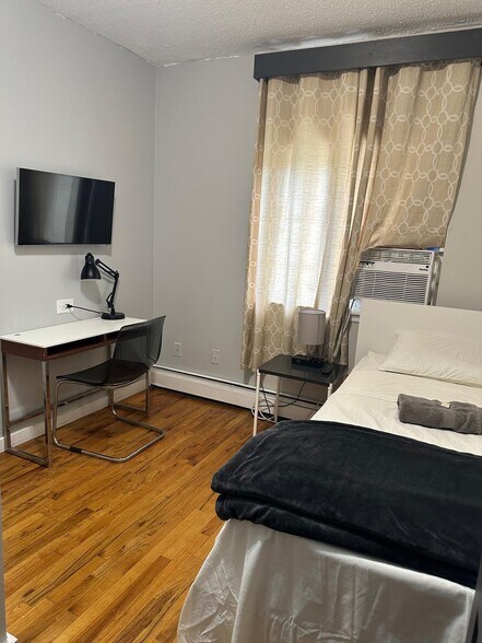 Building Photo - 305 E Mt Eden Ave