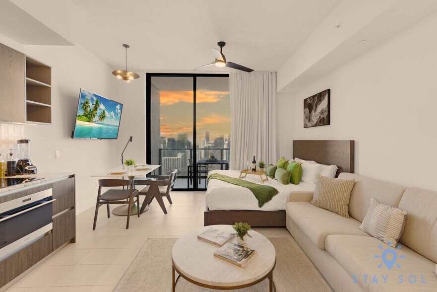 Building Photo - 601 NE 1st Ave