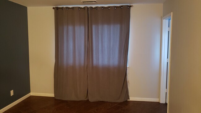 Building Photo - 913 Capulin Rd