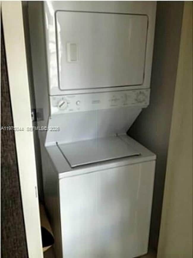 Building Photo - 92 SW 3rd St