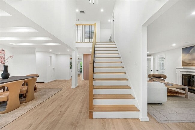 Building Photo - 31 Alba Rd