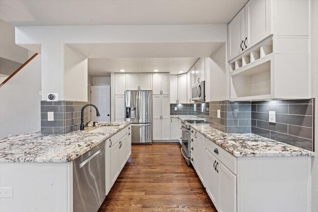 Building Photo - Beautiful 4-Bedroom Home in Lakewood with Finished Basement & Private Backyard