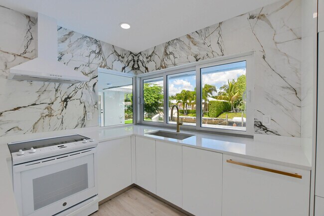 Building Photo - 891 Hickory Terrace