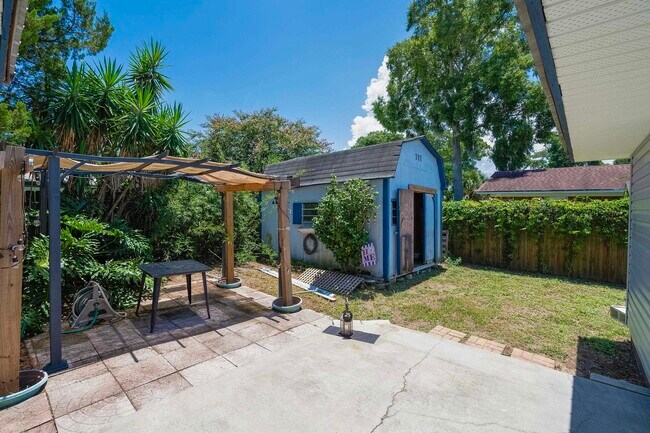 Building Photo - 328 Linden Rd