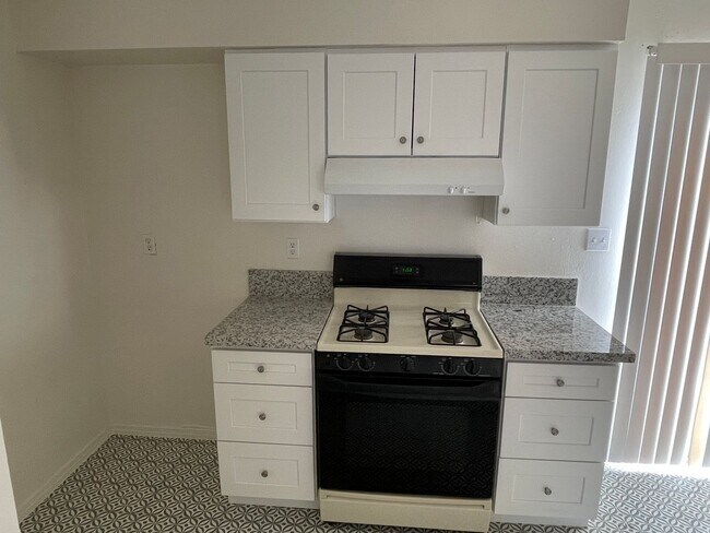 Building Photo - VALHALLA DRIVE 900 #B