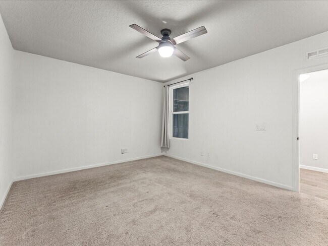 Building Photo - 719 Simeon Dr