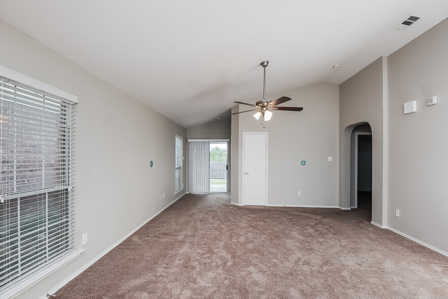 Building Photo - 5832 Melanie Dr
