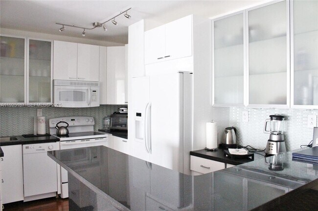 Building Photo - 1980 S Ocean Dr