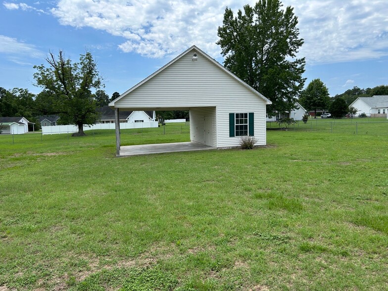 Building Photo - 3809 Doe Ln