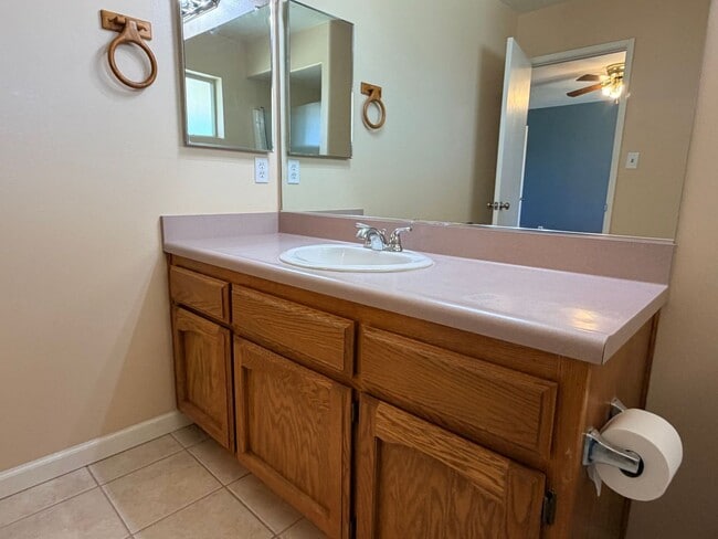 Building Photo - 3+2 w/garage and large fenced backyard