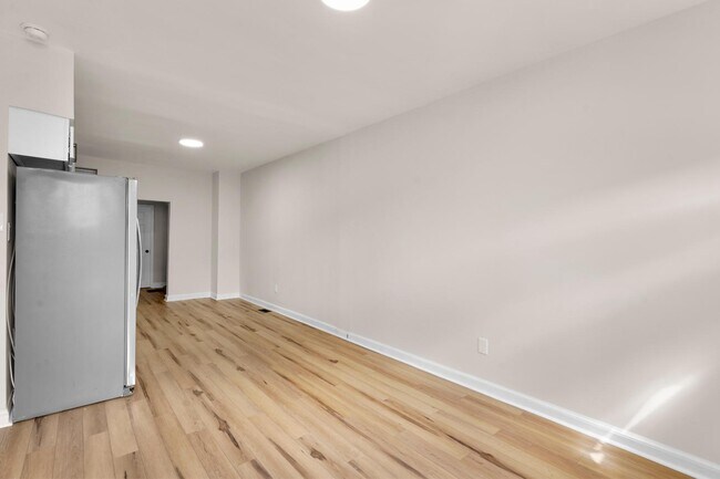 Building Photo - 428 N Patterson Park Ave