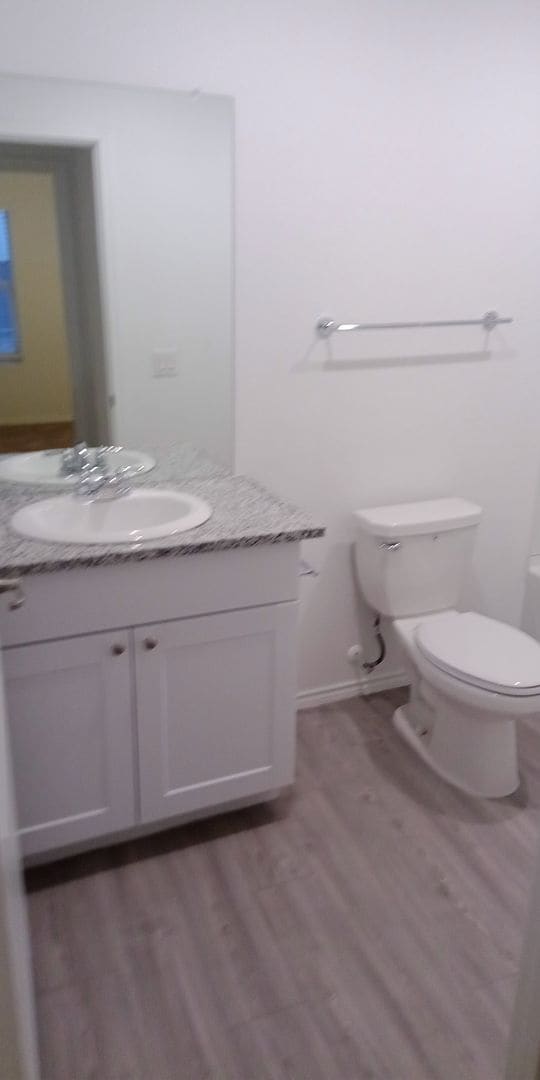 Building Photo - Spacious 4 Bed / 2.5 Bath Home