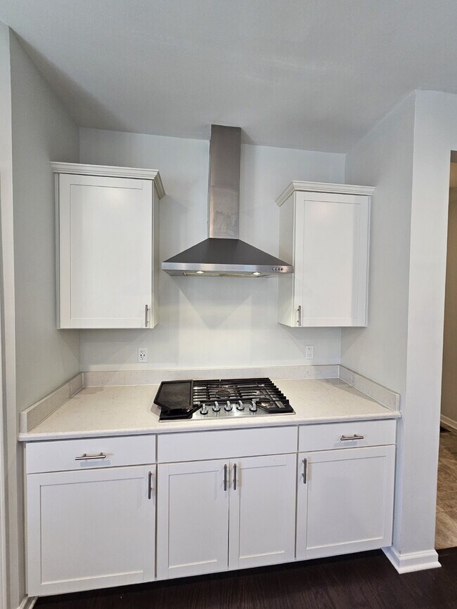 Building Photo - 4 Bed, 2.5 Bath with Granite Kitchen, Large Island, Luxury Master Suite, Full Basement, Huge Outd...