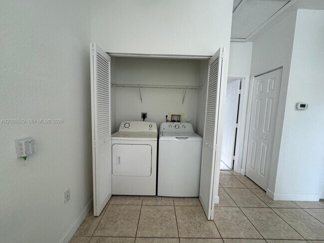 Building Photo - 8157 NW 108th Pl