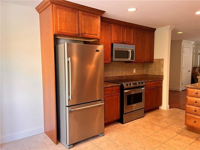 Building Photo - 33 Starr Dr W