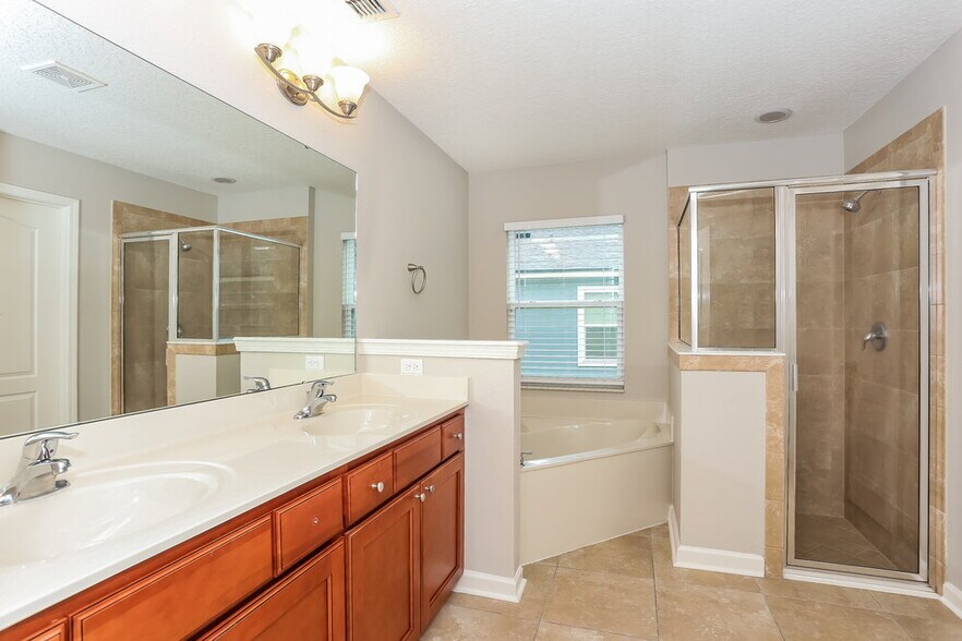 Building Photo - 11012 Snowbrook Ct