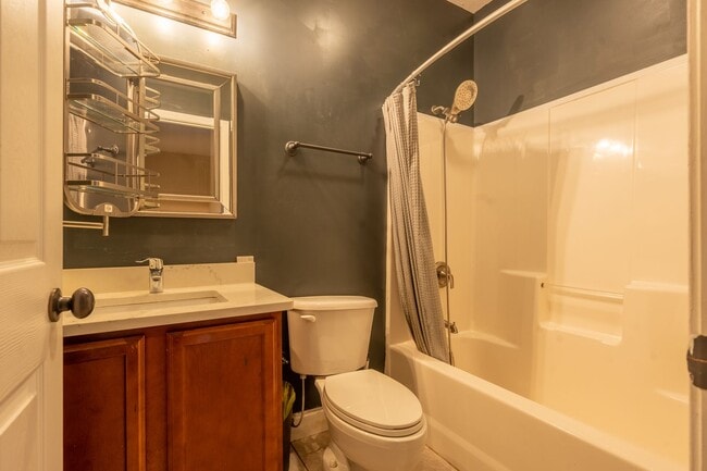 Building Photo - Rent-Ready 3BR/2.5BA Townhouse with 2-Car Garage Near Johnson City Hospital